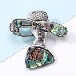 New Simple Straw Hat Beauty Brooch Pin Elegant accessory.
